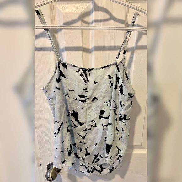 WILFRED ARITZIA Gorgeous 100% Silk Floral Camisole (Size Small) - Picture 2 of 7